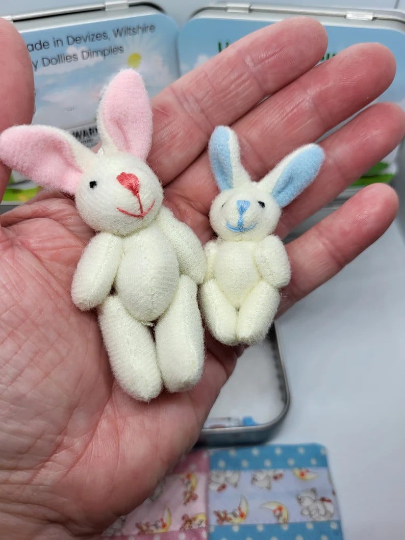 ๐ 50% OFF! ๐ Bunny Mummy & Baby Plush Pocket Tin โ Handmade Easter Collectible with Cozy Blanket (Pink/Blue Ears) ๐๐