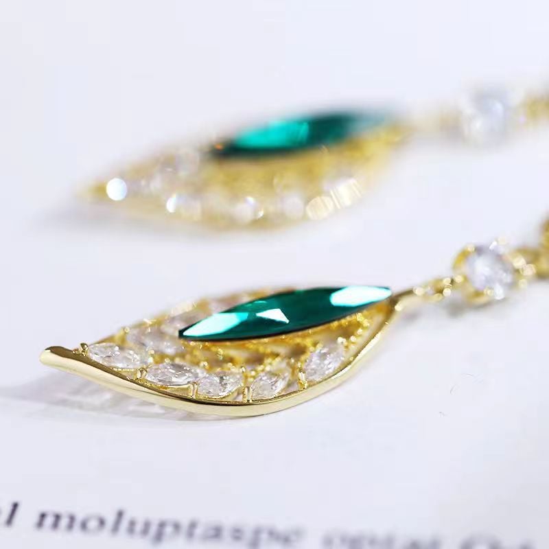 đHot Sale 49% OFFđ·Green Gemstone Leaf Earrings