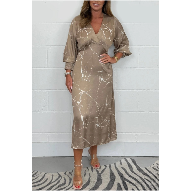 🌴 A summer-exclusive 👗 V-neck long-sleeved midi skirt for a lazy French romance 💕