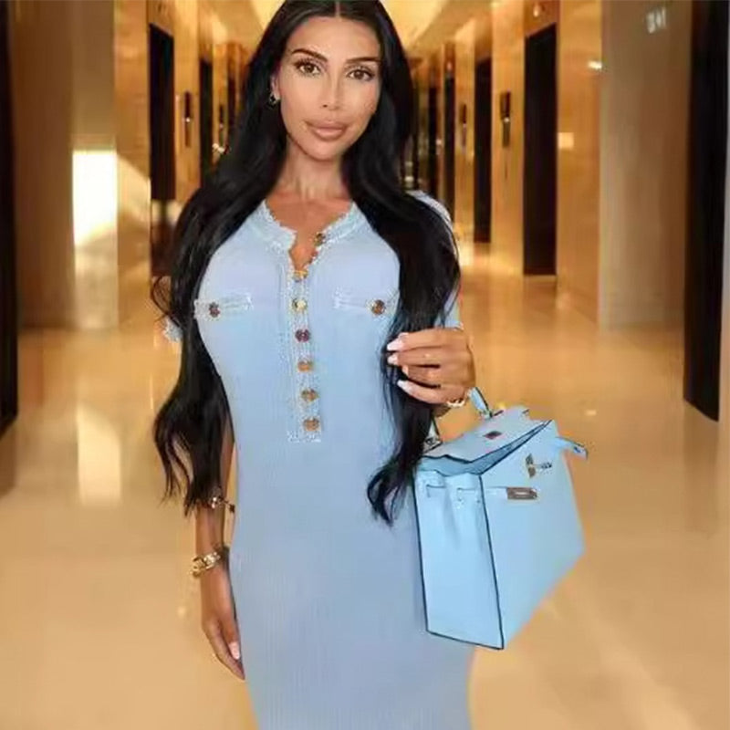 Fashionable Slim-Fit Knit Maxi Dress with Metal Buttons