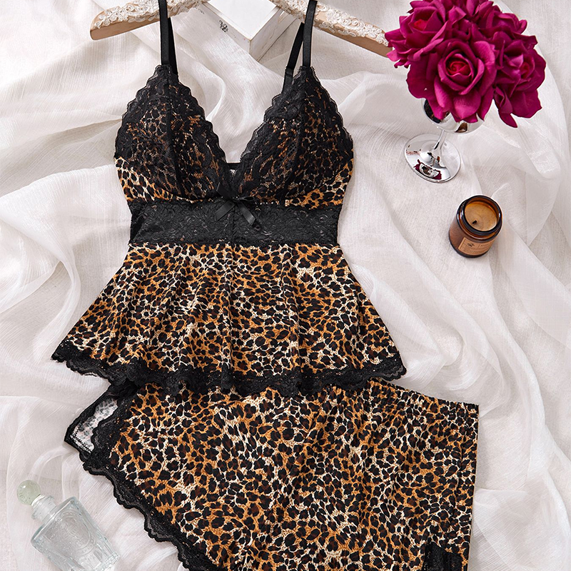 💕What should I wear tomorrow?💕Lace Trimmed V-Neck Camisole & Shorts Sleepwear Set