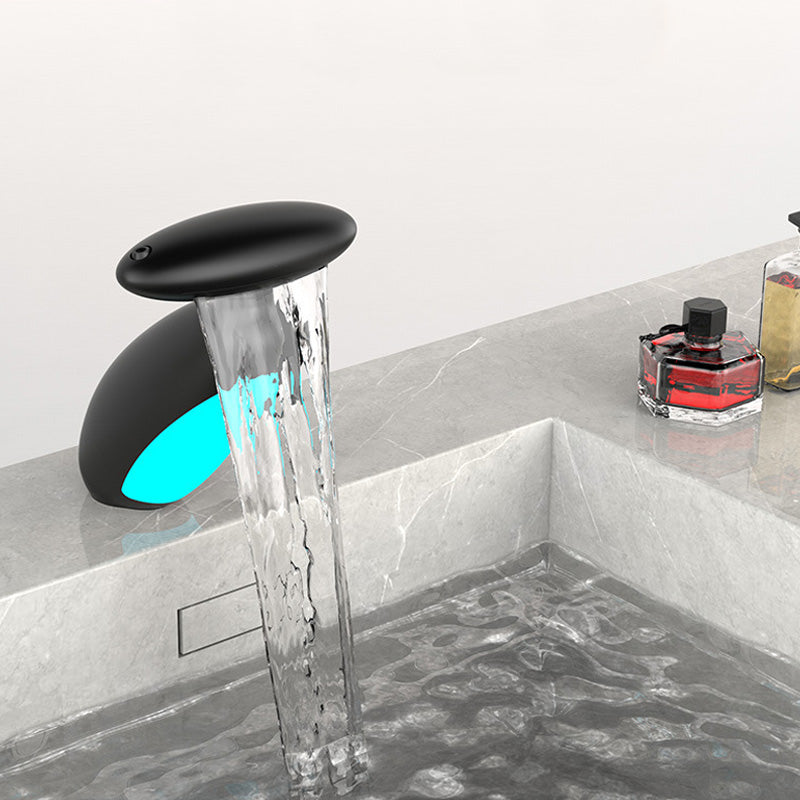 360° Rotating Pull-Out Washbasin Faucet With 4 🚿Water Flow Modes & LED Light💡