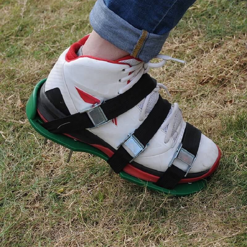 Lawn Aerator Shoes Garden Grass Aerator Spiked Sandals with 26 Spikes and Adjustable Straps Lawn Scarifier for Effectively Aerating Lawn Soil