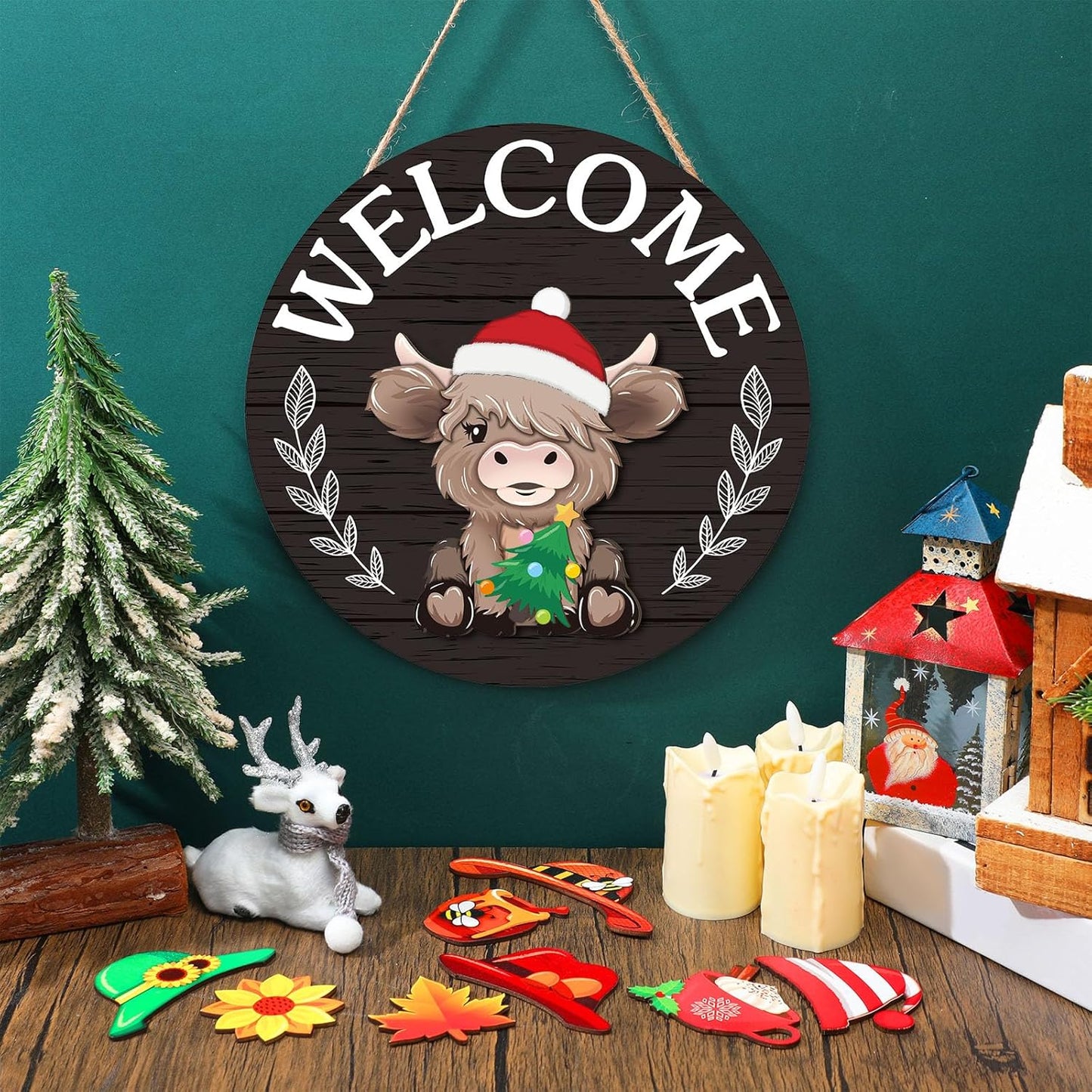 ⏰Interchangeable Welcome Sign with Highland Cow Featuring Seasonal Magnet, Detachable Hats, Accessories