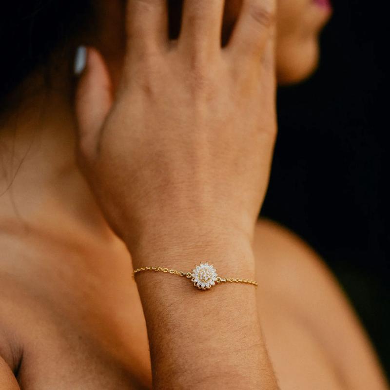 Spinning Sunflower Bracelet With Gift Box – A Calming and Relaxing Accessory for Mothers Day Gift, Valentines Day Gifts, Galentines Day Gifts, Birthday Gifts Jewelry