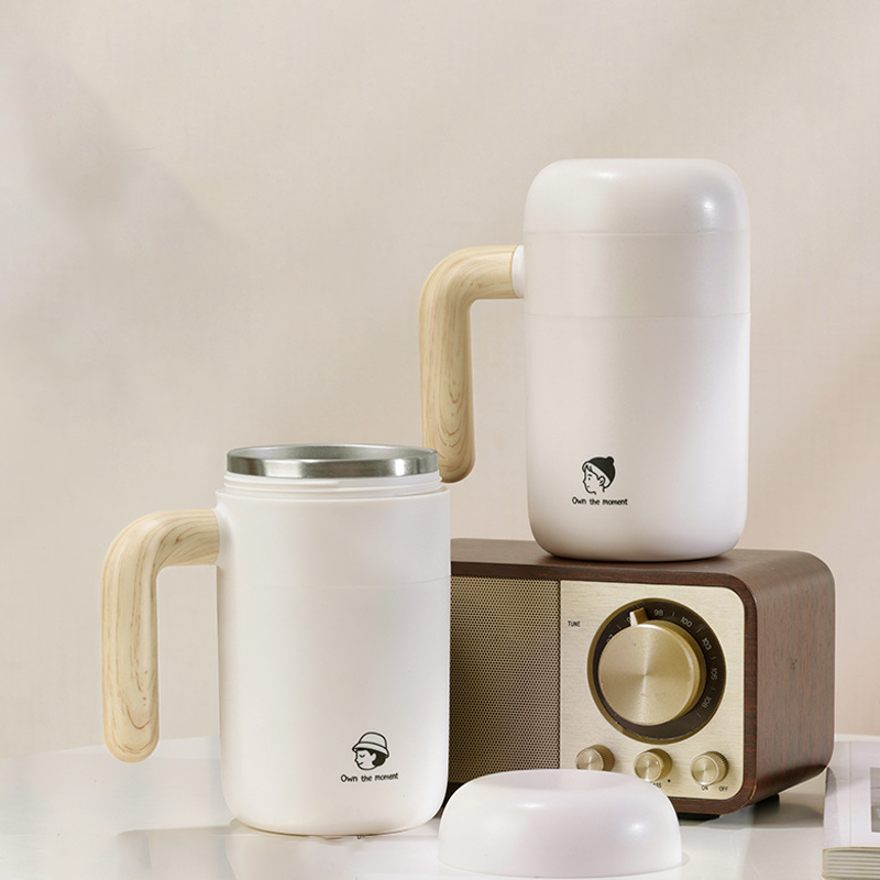 Rechargeable Self Stirring Mug with Lid