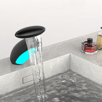 360° Rotating Pull-Out Washbasin Faucet With 4 🚿Water Flow Modes & LED Light💡
