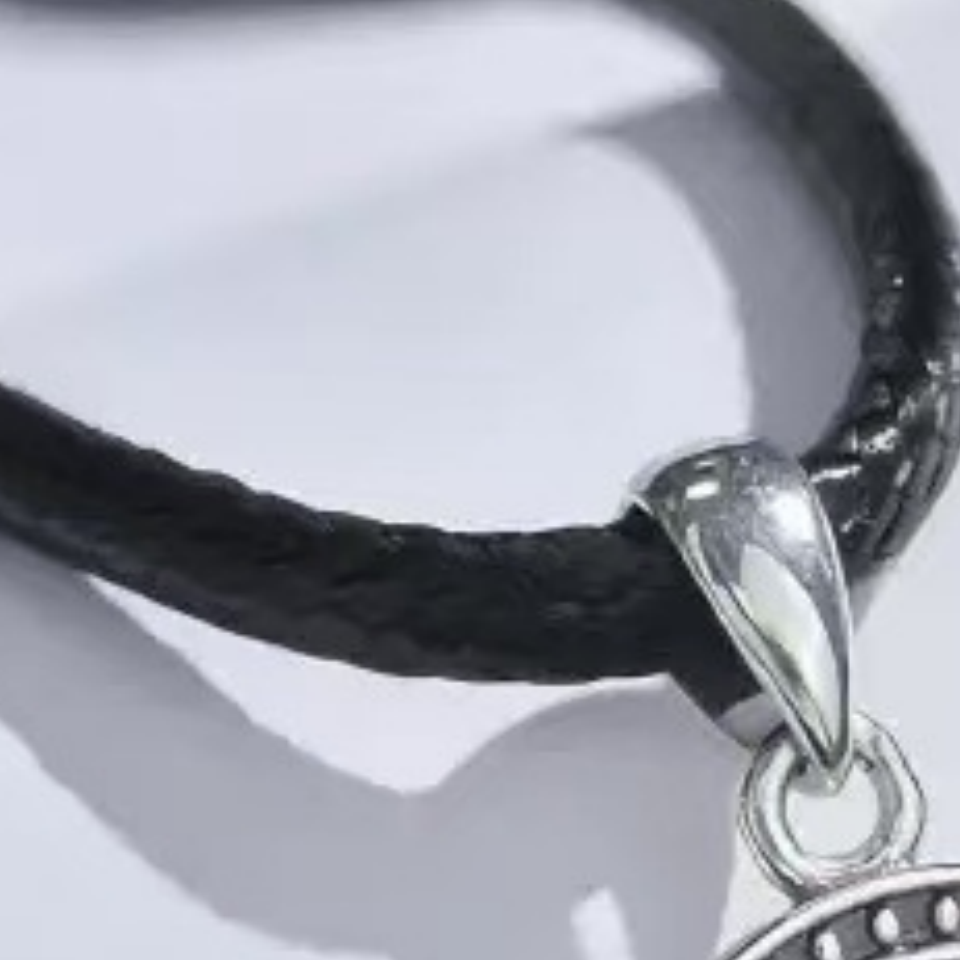 ✨ Moonlight Muse Necklace – 🌙 Vintage Oval Pendant for the Modern Goddess 💫