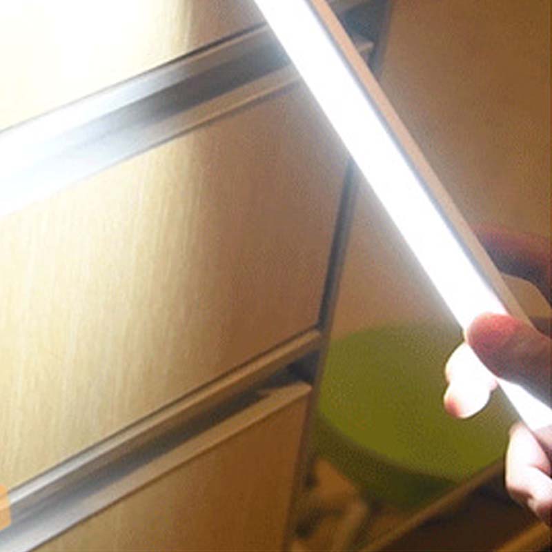 Magnetic Motion Sensor Light Bar with Battery Display