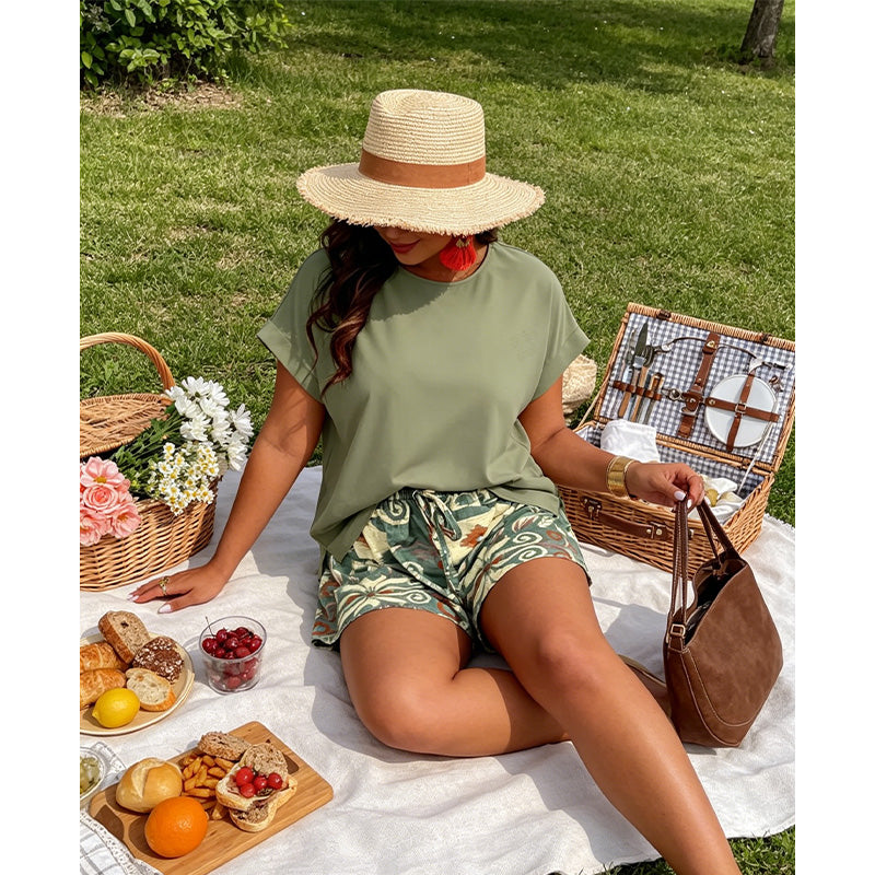 Women’s Plus Size Two-Piece Set with Batwing Top & Printed Shorts